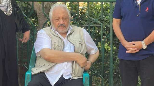 خالد زكي: أفتقد زوجتي الراحلة.. وأحرص على زيارة قبرها برفقة أبنائي وأحفادي