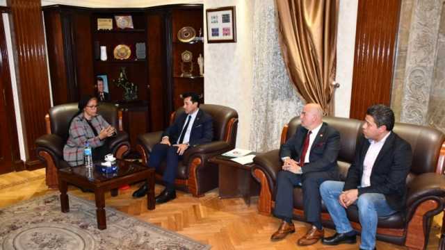 «وزير الشباب» يلتقي رؤساء بنوك الطعام والكساء لبحث مجالات التعاون