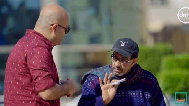 بائع يرفض مساعدة مالية ويقدمها لآخرين في برنامج حياة كريمة (فيديو)