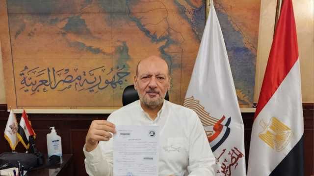رئيس حزب «المصريين» يحرر توكيل تأييد للرئيس السيسي: لاستكمال نهضة مصر الحديثة
