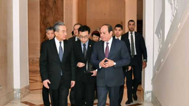 السيسي يؤكد لوزير الخارجية الصيني ضرورة وقف إطلاق النار في غزة