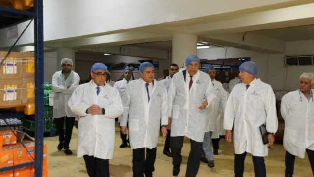 وزير الطيران المدني يتفقد مبنى الخدمات الجوية لمتابعة عمليات التشغيل