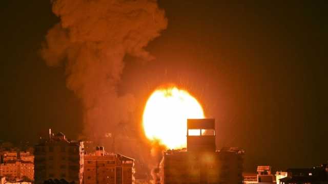 «وفا»: طيران الاحتلال الإسرائيلي ينفذ غارات عنيفة على حي النصر غربي غزة