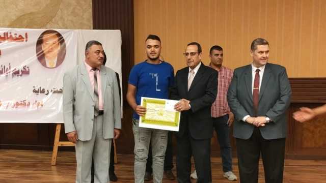 محافظ شمال سيناء يكرم أوائل الطلبة في يوم التفوق