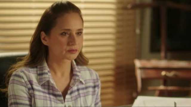 مسلسل فراولة الحلقة 5.. نيللي كريم تدخل عالم العلاج الروحي