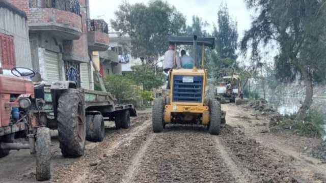 محافظ كفر الشيخ يتابع أعمال رصف عدد من الشوارع بقرى الحامول