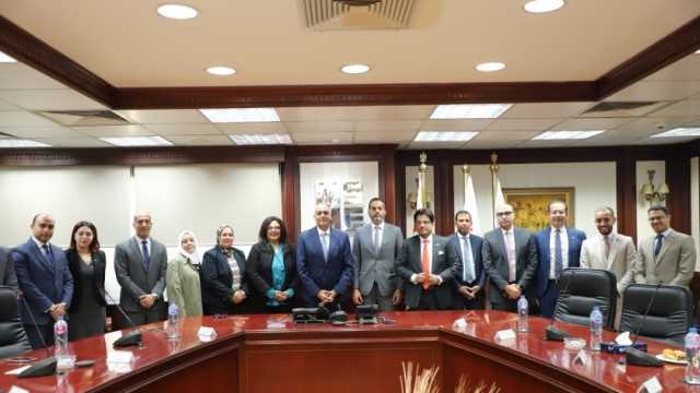 «تنمية المشروعات» يوقع عقدين بـ200 مليون جنيه للتمويل الشباب والمرأة المعيلة