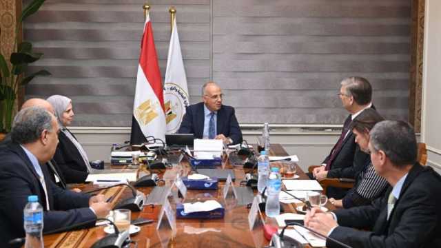 وزير الري يبحث مع سفير هولندا إعادة استخدام مياه الصرف الزراعي