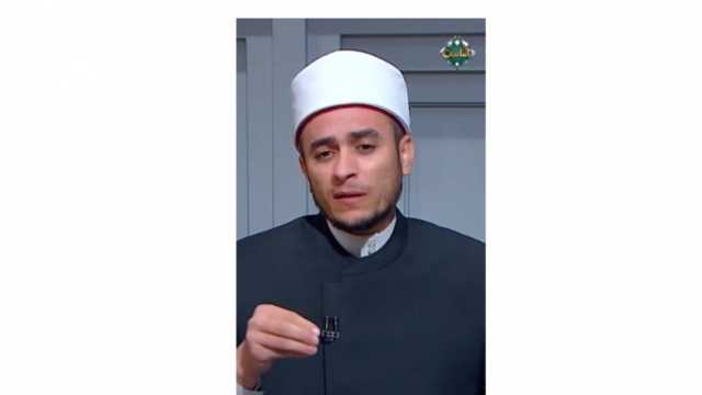 أمين الفتوى: لا فرق في السجود بين وضع اليدين على الأرض أولا أم الركبتين
