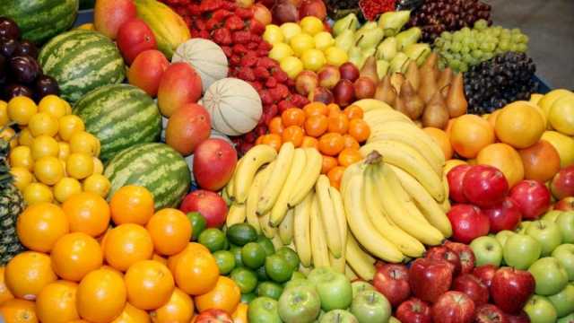 أسعار الفاكهة اليوم الجمعة 2-2-2024 بالأسواق.. الموز بـ16 جنيها