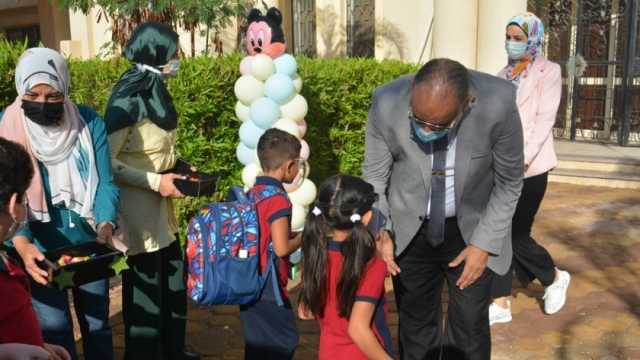 «التعليم» تحدد مواصفات الزي المدرسي للمرحلة الابتدائية