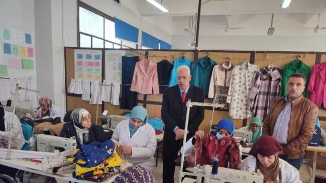 «العمل» تختم برنامجا تدريبيا مجانيا على مهن التفصيل والخياطة لفتيات أسيوط
