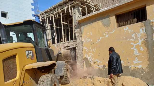 إيقاف أعمال بناء دون ترخيص في حي ثالث الإسماعيلية