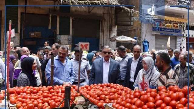 محافظ الإسكندرية يتفقد الأسواق لمتابعة أسعار السلع ويوجه بإزالة الإشغالات 