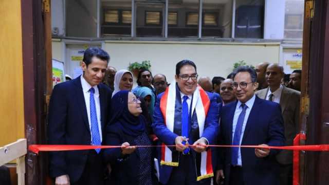 جامعة القاهرة تدعم الطلاب غير القادرين بإقامة معرض ملابس بأسعار رمزية