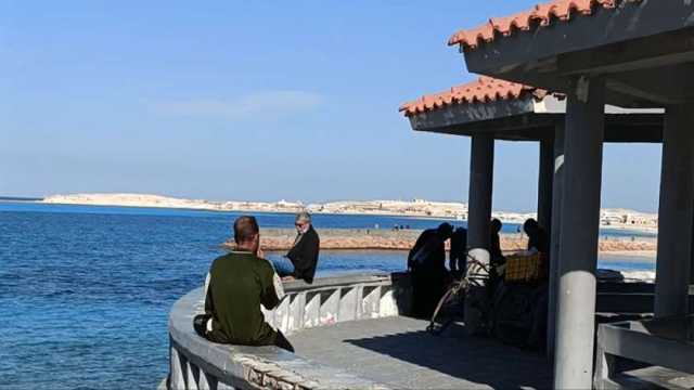 شواطئ مطروح تجذب المواطنين في «الويك إند».. متعة وانبساط واسترخاء (صور)
