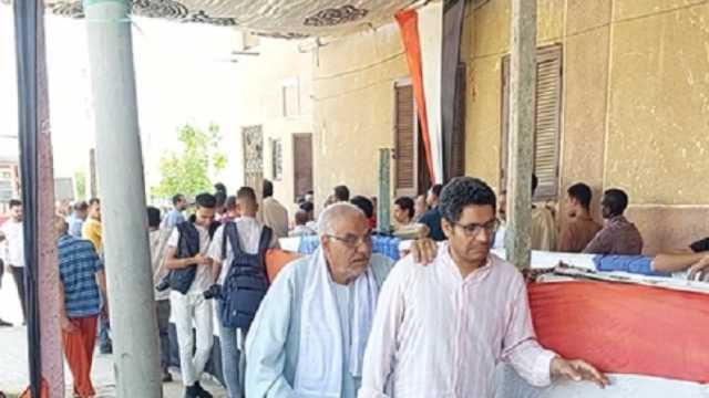 كبار السن يؤيدون الرئيس السيسي بالجيزة: الأمان والحياة الكريمة سبب دعمه