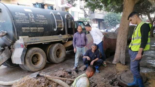كسر ماسورة مياه في مصر الجديدة.. والشركة تعمل على إصلاحها
