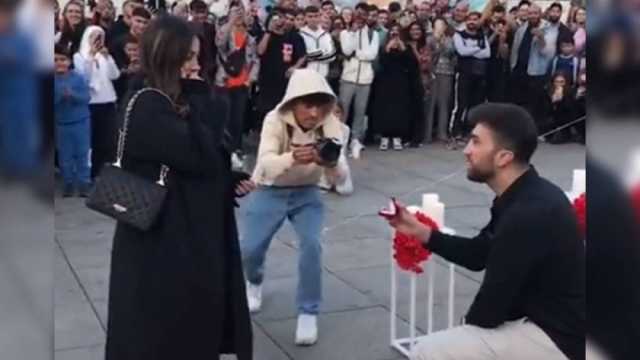 من هو اليوتيوبر زاهر بعد رفض طلب زواجه أمام الناس؟ (صور وفيديو)