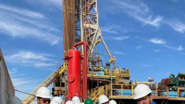 تدريب 60 طالبا بـ«علوم بترول مطروح» في حقول بالصحراء الغربية