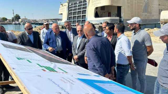 نائب وزير النقل يوجّه العاملين في مواني البحر الأحمر بالنهوض بصناعة النقل البحري