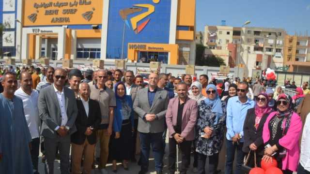 محافظ بني سويف يشهد تسليم 55 جهاز عروس للفتيات الأولى بالرعاية