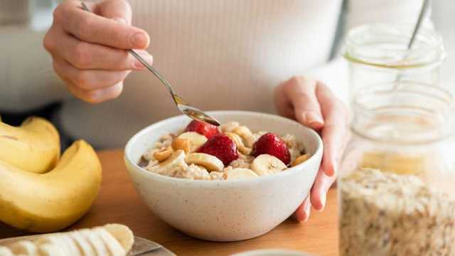 دراسة تحذر من خطورة عدم تناول وجبة الإفطار.. يزيد خطر الإصابة بجلطات الدماغ