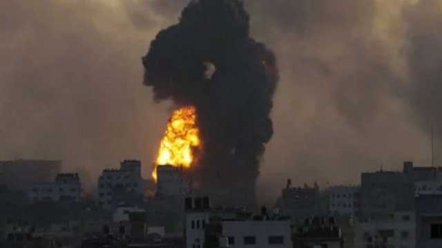 الاحتلال الإسرائيلي يقصف مبنى عسكريا لحزب الله جنوبي لبنان