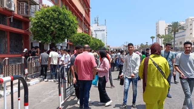 ارتياح بين طلاب الثانوية العامة في بورسعيد لسهولة امتحان الإنجليزي: «عوض الفيزياء»