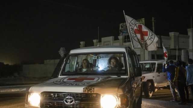 «القاهرة الإخبارية»: الصليب الأحمر يبدأ في استلام المحتجزين من حماس