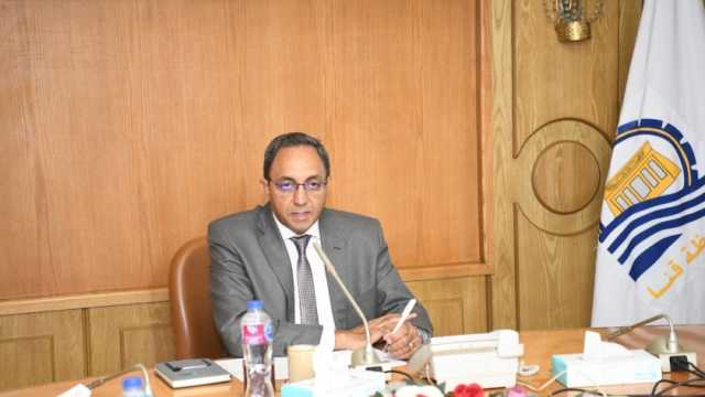 محافظ قنا يعد بتقديم جوائز لمن يقدم حلولا مبتكرة للمشكلات التنموية