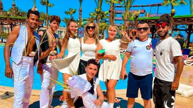 فنادق البحر الأحمر تستقبل آلاف السياح الأجانب اليوم