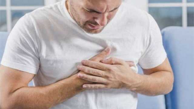 4 أعراض تظهر على الشباب تشير للإصابة بأزمة قلبية.. انتبه إلى الفم