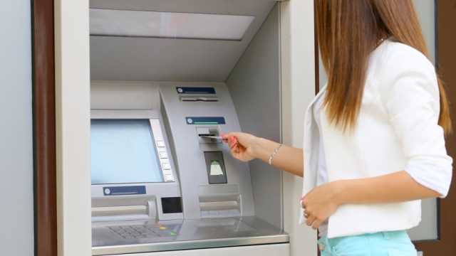 المالية تكشف مواعيد صرف رواتب شهر أكتوبر وقيمة الزيادات