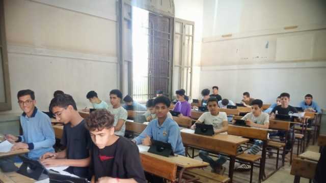 طلاب «تانية ثانوي» يؤدون امتحان اللغة العربية اليوم.. 85% اختيار من متعدد