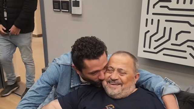 تفاصيل لقاء جورج وسوف وكريم محمود عبدالعزيز.. إعجاب بأغنية و«سيلفي»