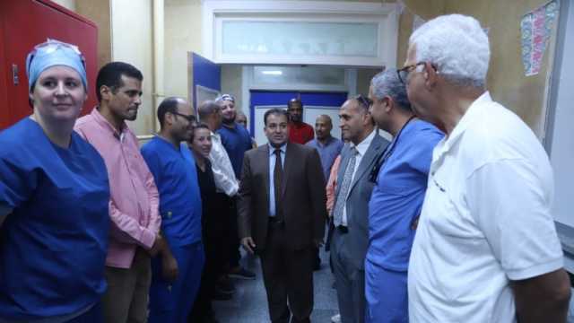 وفد طبي هولندي يُجري عمليات جراحية في مستشفيات قنا الجامعية