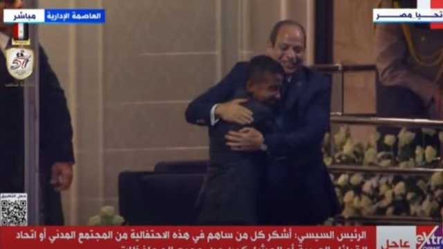 من «اللعب في الشارع» إلى مقابلة الرئيس.. رحلة الطفل الأسواني أنس مع كرة القدم