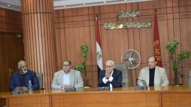 محافظ بورسعيد: تنظيم دورات تدريبية لرفع كفاءة العاملين بالديوان العام