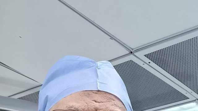 من هو الدكتور أحمد عبدالعزيز؟.. أشهر جراح عظام يعالج مصابي غزة