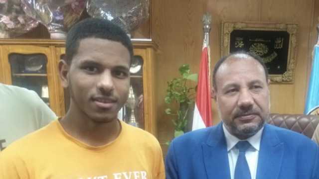 طالب بجامعة الأزهر بسوهاج يحصد المركز الثالث في مسابقة حفظ القرآن كاملا