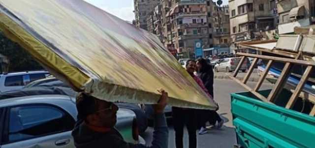 حملة مكبرة لإزالة الإعلانات غير المرخصة بقرية منية النصر في الدقهلية