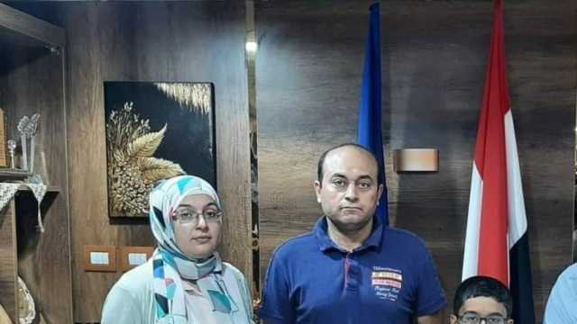 طالب ابتدائي يلتحق بالجامعة.. ماذا فعلت والدة الطفل العبقري لتحقيق المعجزة؟