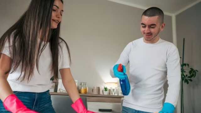 10 أخطاء شائعة في تنظيف المنزل قبل عيد الفطر.. قد تصيبك بالأمراض