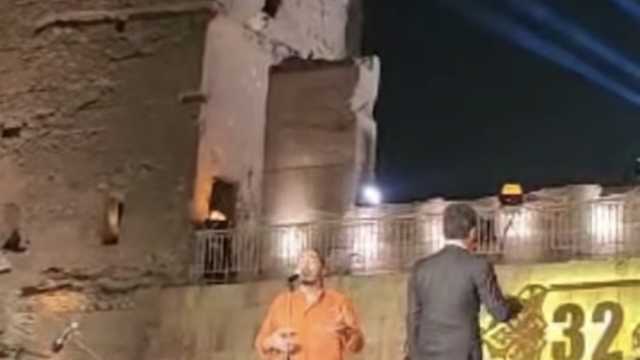 علي الحجار يشارك جمهوره مشاهد من حفله بمهرجان القلعة (فيديو)