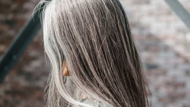 مشكلات أم أفراح؟.. دلائل رؤية الشعر الأبيض في المنام