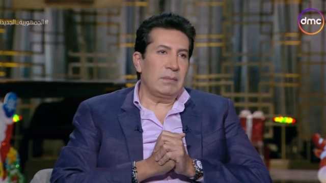 صدمة وبكاء هاني رمزي في جنازة عمه.. واحد من أبطال أكتوبر