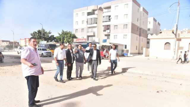 محافظ مطروح يتفقد أعمال تطوير الشوارع الرئيسية في حي الشروق