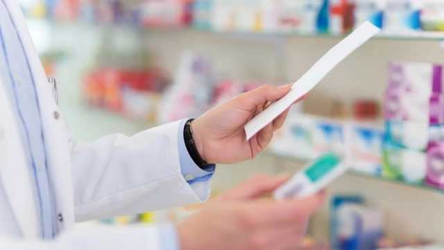صيدلي يختلس 52 مليارا بدولة عربية.. كيف اقترف جريمته؟
