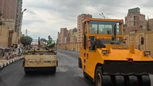 محافظ الشرقية يوجه بسرعة الانتهاء من رصف شارع المعهد الديني بالزقازيق